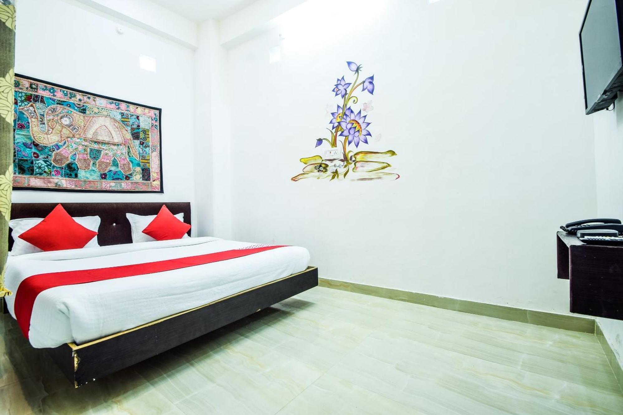 OYO 10682 Hotel Blue Lotus Pushkar Buitenkant foto