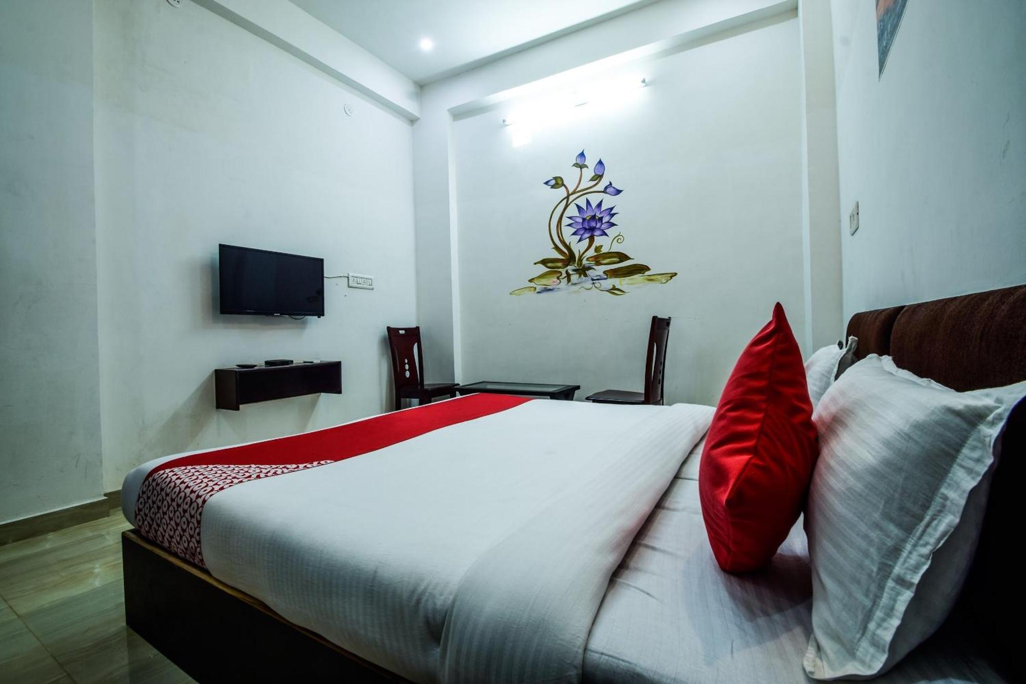 OYO 10682 Hotel Blue Lotus Pushkar Buitenkant foto